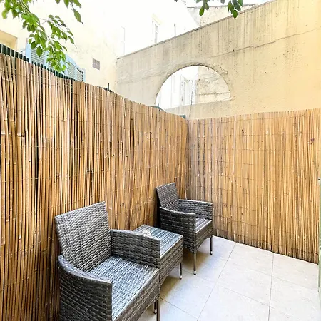 Viva Riviera - 19 Rue Des Freres Pradignac *